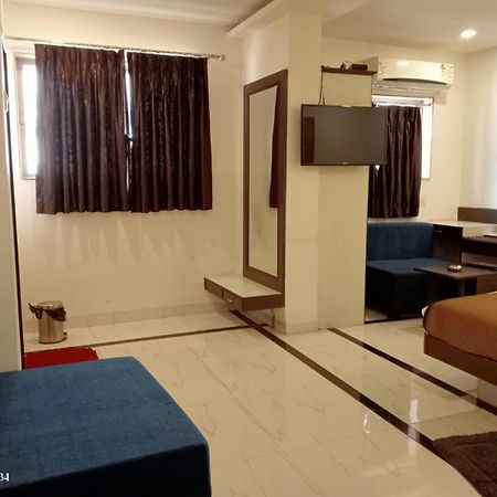 Hotel Saikripa Imperial Daman Bagian luar foto