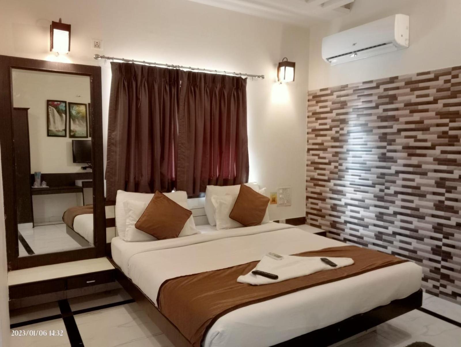 Hotel Saikripa Imperial Daman Bagian luar foto