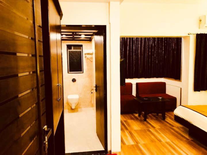 Hotel Saikripa Imperial Daman Bagian luar foto