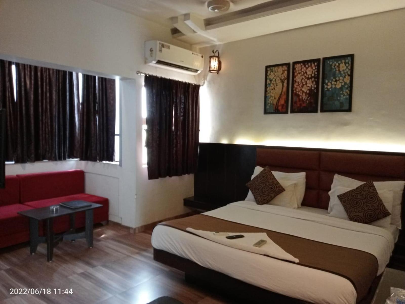 Hotel Saikripa Imperial Daman Bagian luar foto