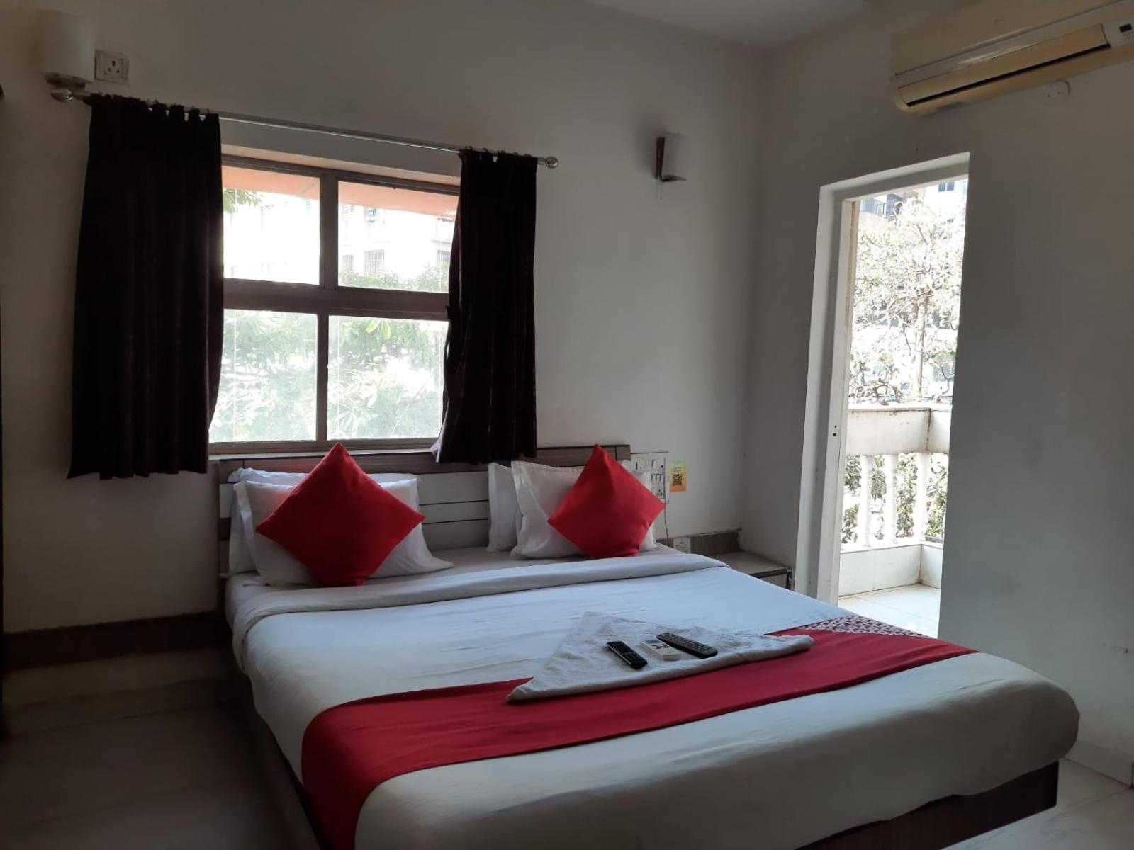 Hotel Saikripa Imperial Daman Bagian luar foto