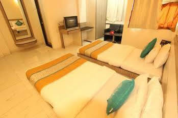 Hotel Saikripa Imperial Daman Bagian luar foto