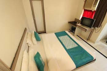 Hotel Saikripa Imperial Daman Bagian luar foto