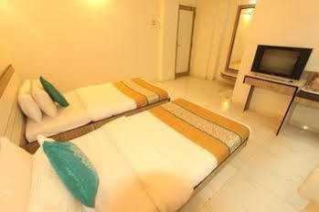 Hotel Saikripa Imperial Daman Bagian luar foto