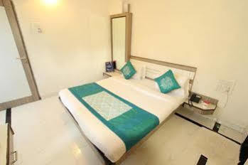 Hotel Saikripa Imperial Daman Bagian luar foto