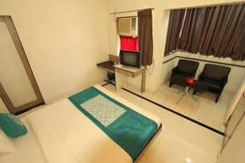 Hotel Saikripa Imperial Daman Bagian luar foto